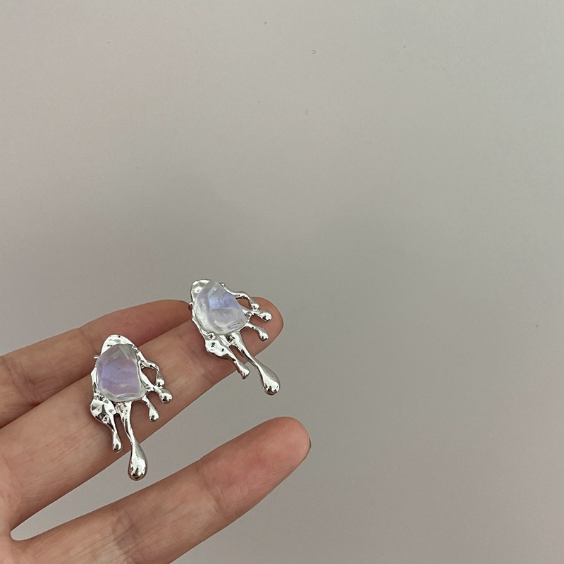 Anting Drop Logam Aksesoris Tren Kepribadian Trendi