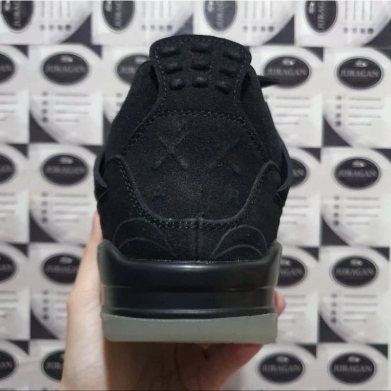 Air Jordan 4 Retro x KAWS &quot;Black&quot;