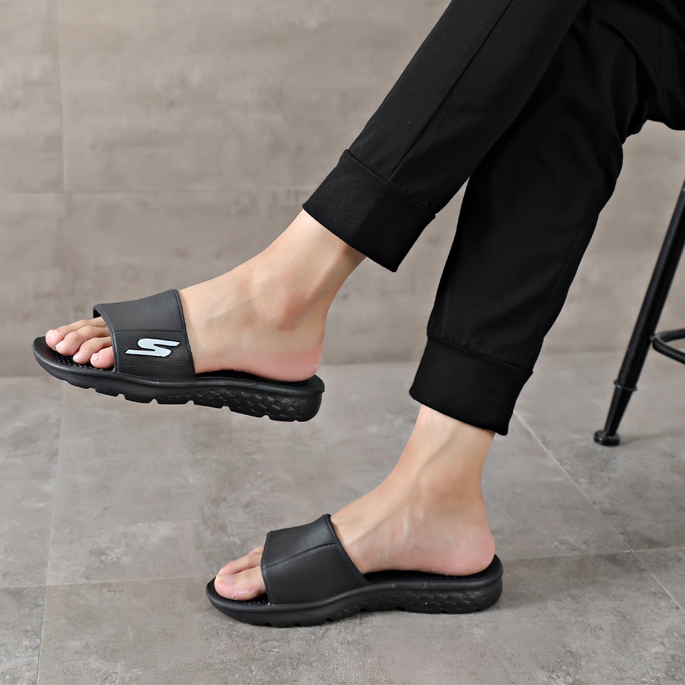 SKECHERS Sandal kasual pria terbaru  datar olahraga pria sandal anti selip tahan air