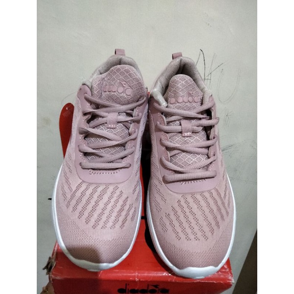 Diadora sepatu cewek