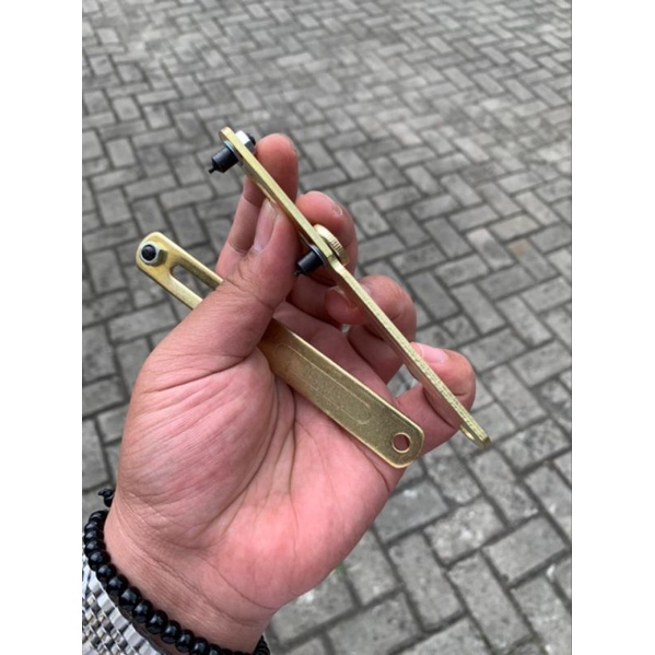 Alat pembuka tutup belakang jam tangan drat engkol