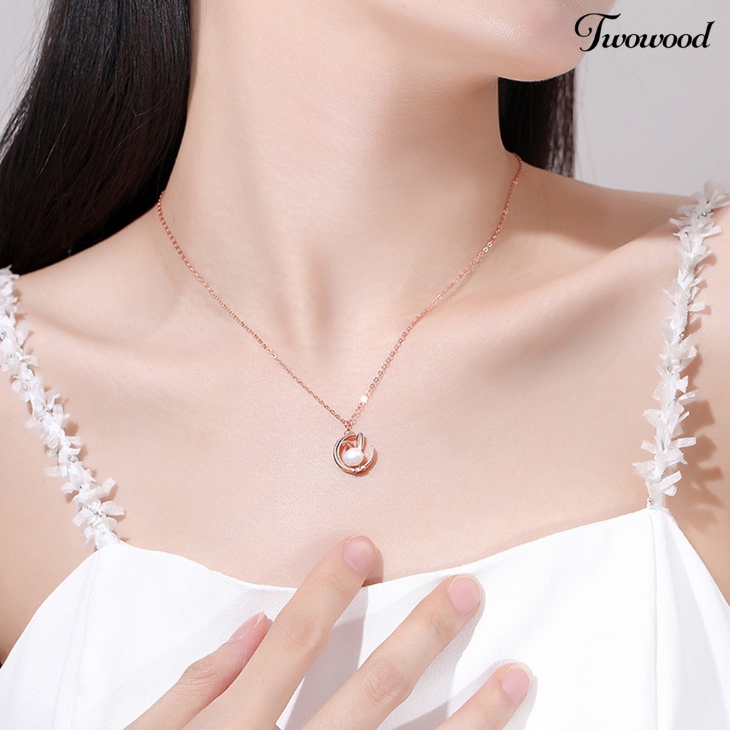 Twowood Wanita Kalung Elegan Dainty Slim Rantai Tinggi Mengkilap Mutiara Imitasi Bulan Kelinci Liontin Kalung Perhiasan Aksesoris