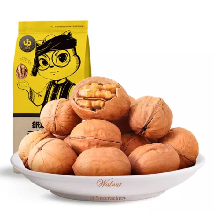 

Widyatmogrosir - Kacang Walnut Panggang 210G Import Three Squirrels Snack Sehat Terkini
