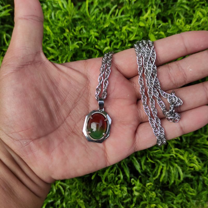 kalung liontin batu akik anggur panca warna bahan liontin monel (N)
