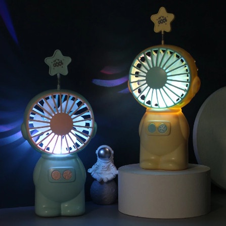 KP028 Kipas Angin Mini Portable Astronot Cute Fan Genggam LED