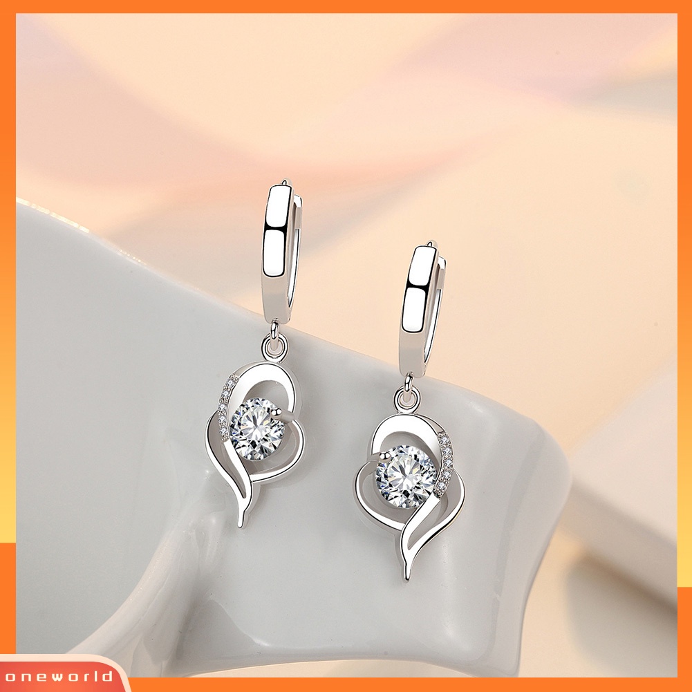 [WONE] Lady Berlian Imitasi Bertatahkan Berongga Memutar Hati Menjuntai Huggie Earrings Perhiasan Hadiah