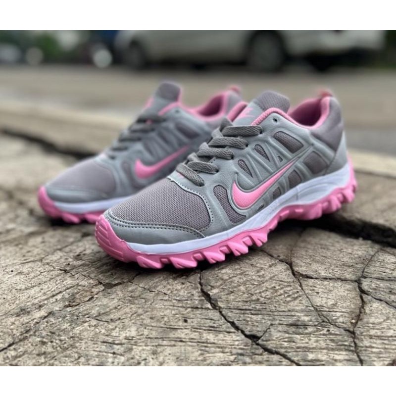 SEPATU WANITA NIKE  SEPATU OALAHRAGA WANITA