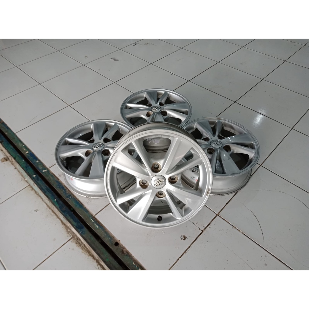 Pelek Mobil Toyota Avanza Veloz Ring 15 Pcd 4x114,3 Silver Pelek cary pick up, Xenia, Evalia, Livina