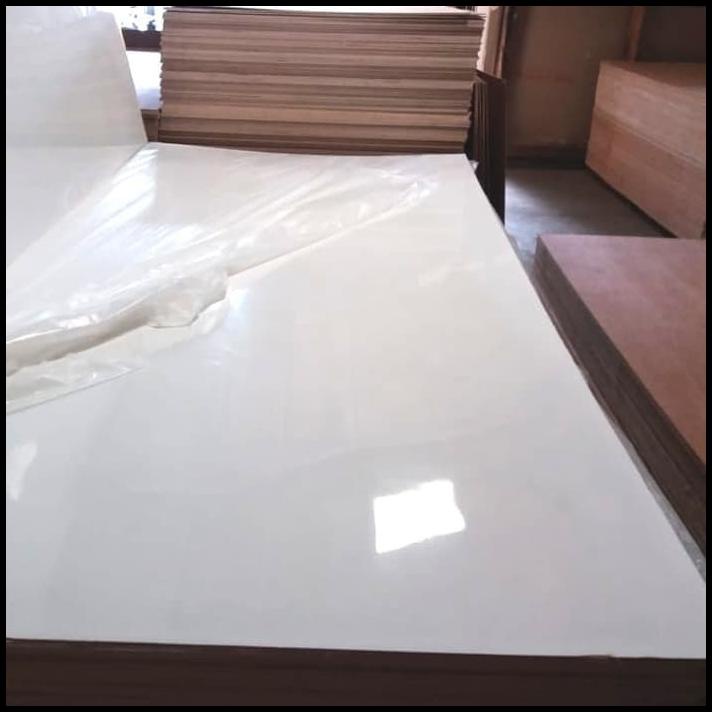 Melamin Putih Glossy / Kilap (Papan Kayu Triplek)