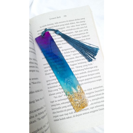 

BOOKMARK / PENANDA BUKU / RESINART / pembatas buku unik / aksesoris cantik custom / kado ultah / kado wisuda