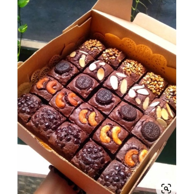 

BROWNIES FUDGY SHINNY PREMIUM TOPPING SULTAN