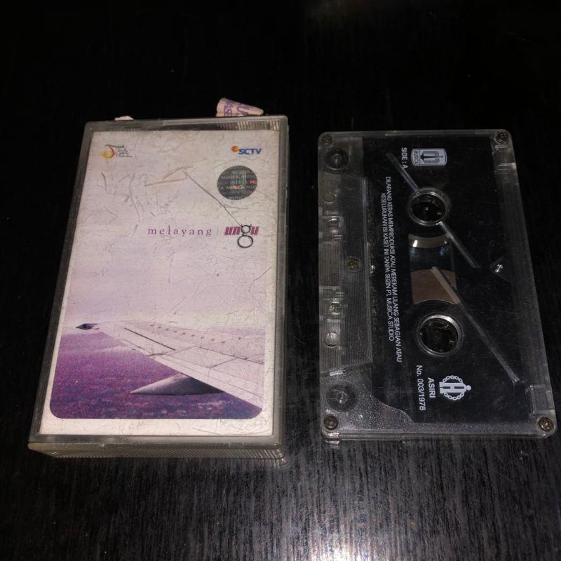 kaset pita:Ungu-Melayang