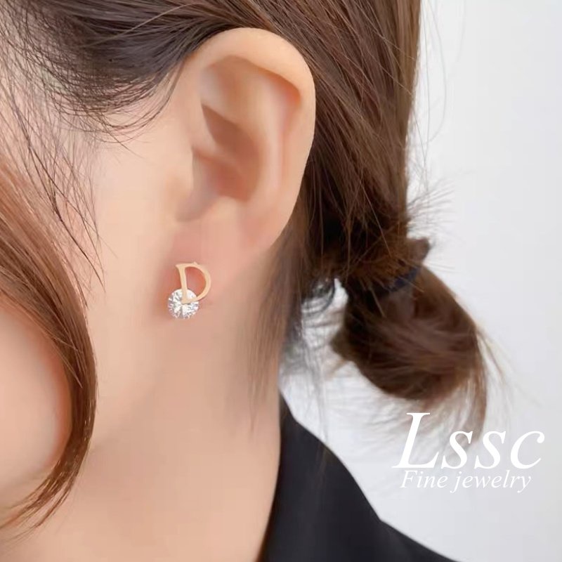 Anting Tusuk Titanium Huruf D Berlian Mewah Emas 18K Anti Karat Perhiasan Aksesoris Wanita Korea Fashion