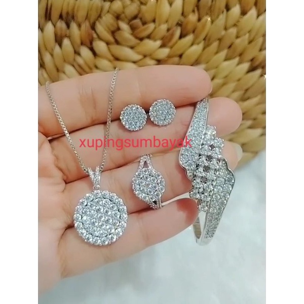Set perhiasan cantik. xuping Titanium lapis mas medan Sumbayak