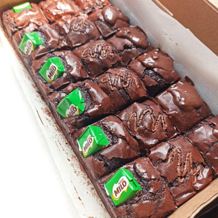 

Terlaris Brownies Panggang Skat Fudgy Dark Cokelat Khara Rasa (Isi 36 potong) buruan