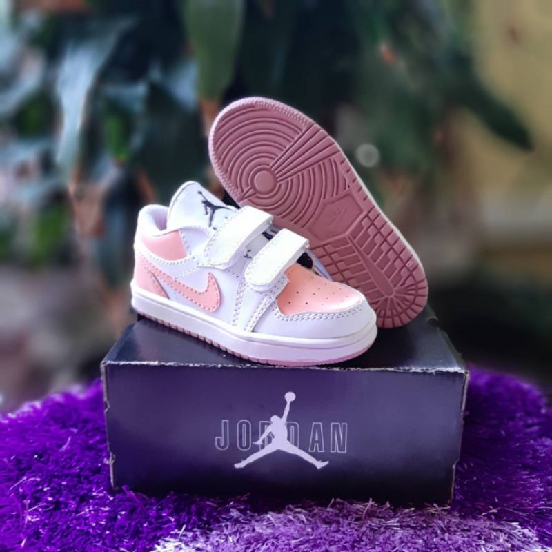 Sepatu Sneakers Anak Perempuan Terbaru Bahan Kulit Sintesis