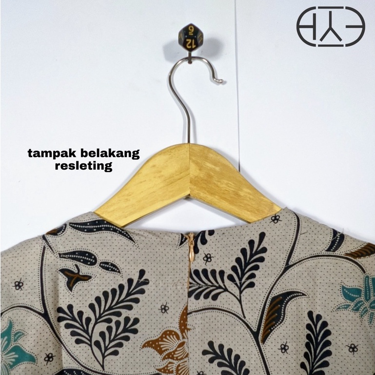 Atasan Blus Batik Retro Vintage Cewek Kekinian Lengan 3/4 Bahan katun halus Cantik Kerja ibu Kantoran