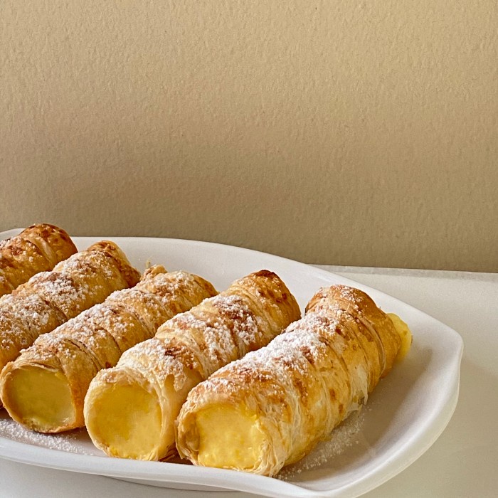 

Kue Pastry / Cream Horns/ Kue Cum Cum Isi 5