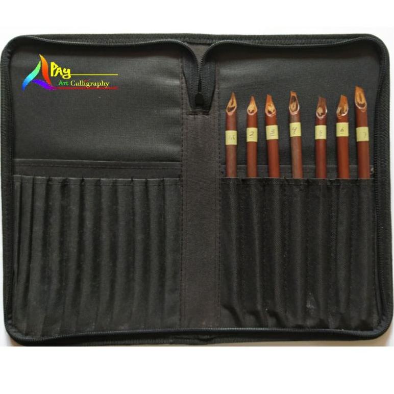 

PAKET ALAT KALIGRAFI 1 (SET KALAM HANDAM + TAS) TERLARISS...,,,,,