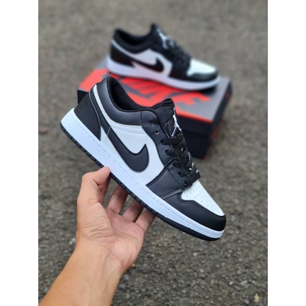 Jual Sepatu Sekolah Pria Wanita Air Jordan 1 Low Black White | Shopee