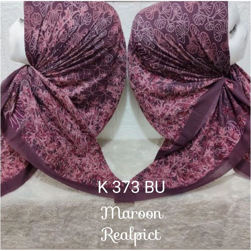 hijab denay segienpat motif akar maroon