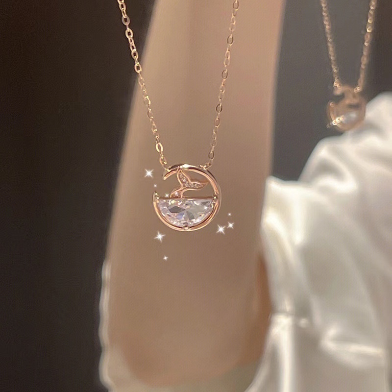 Rose Gold Mermaid Tail Rantai Klavikula Zirkon Baja Titanium Liontin Kalung Perhiasan Fashion