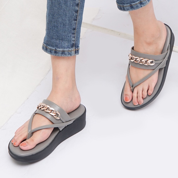 SARASARA YUK - MIRZA Sandal Wanita Jepit Casual Size 36 - 40 Model Chain Sendal Japit Cewek Bahan Kulit untuk Jalan Pergi Santai Slop Warna Black Hitam Capit Rumah Tidak Licin Premium Original Sara Sara Kekinian Terbaru Shoes ORI Mall Official Store