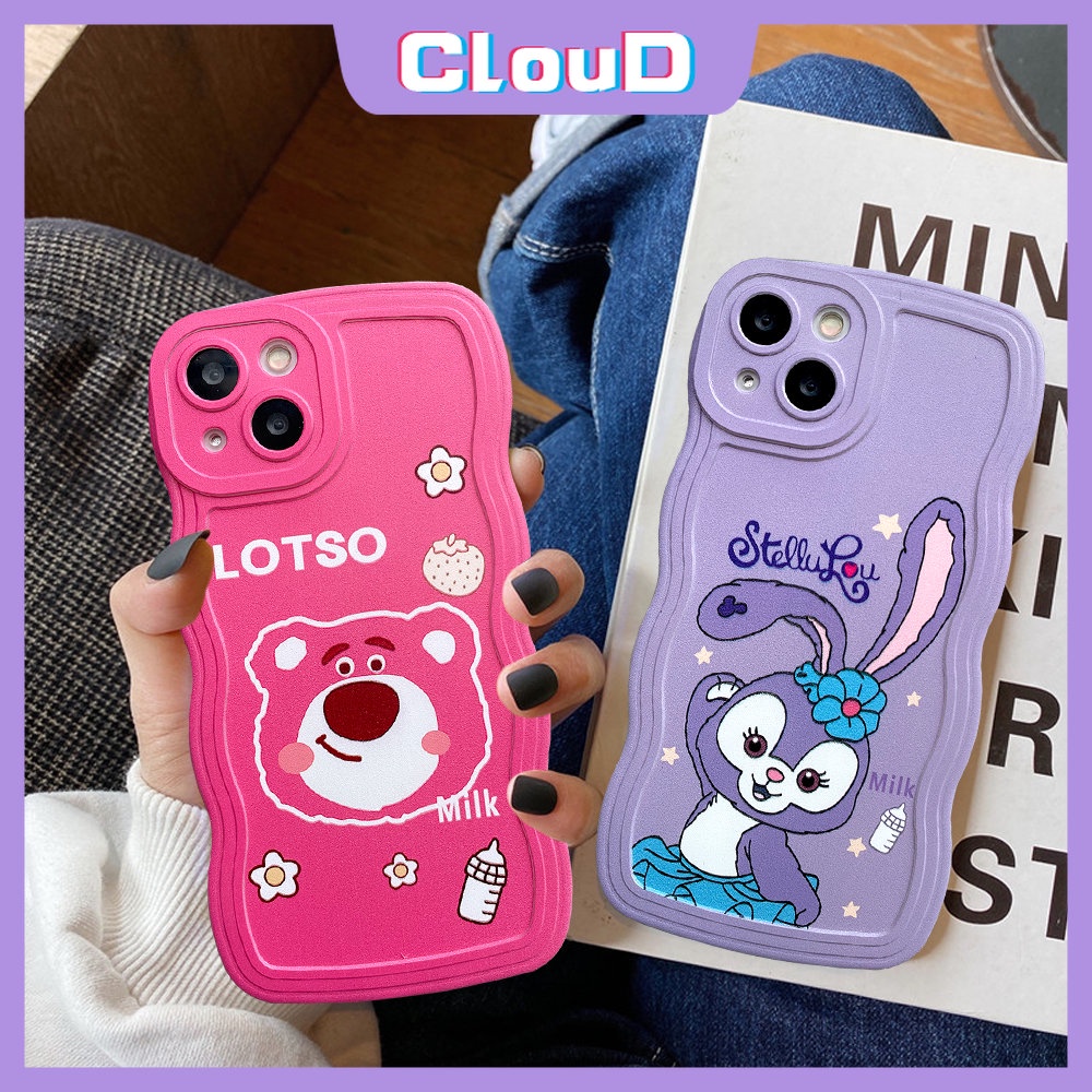 IPHONE Casing Ponsel Manyo Beruang Strawberry Lucu Kompatibel Untuk Iphone11 12 13 14 Pro Max 7Plus 6Plus XR X XS Max 6s 6 8 7 14 Plus SE 2020kartun Lovely StellaLou Wavy Edge Soft Tpu Cover