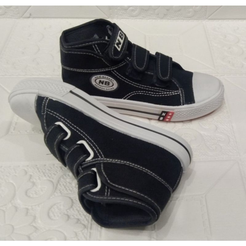 Sepatu Sekolah N&amp;B Hitam putih model prekat