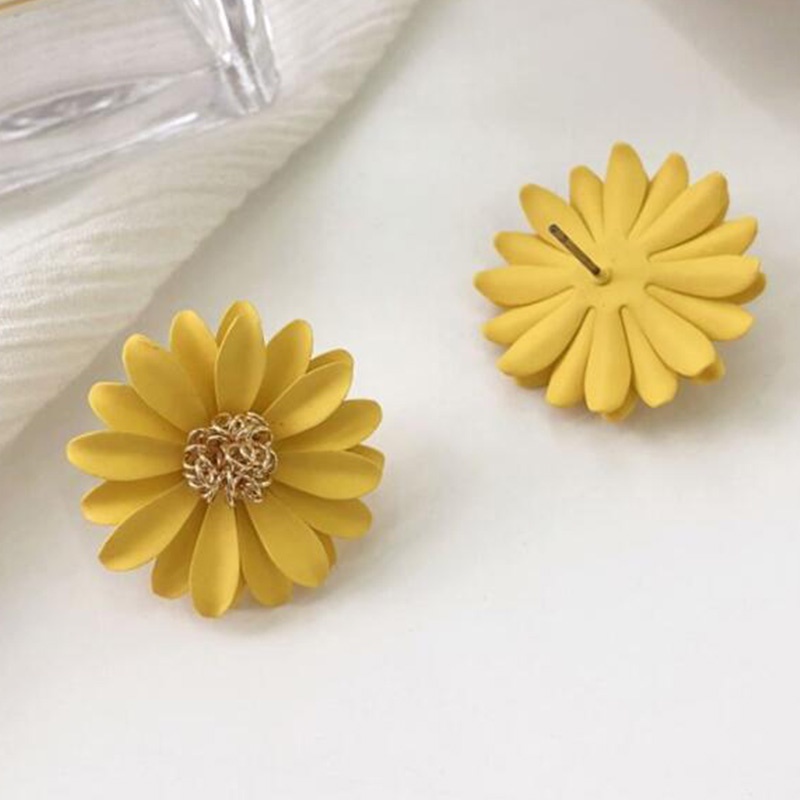 【Bayar di tempat】Anting Dengan Liontin Bunga Krisan Model Simple korean style