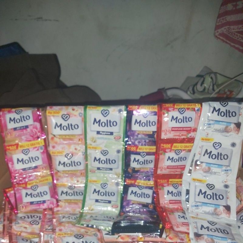 MOLTO PEWANGI RENCENG 500 AN 12sachet