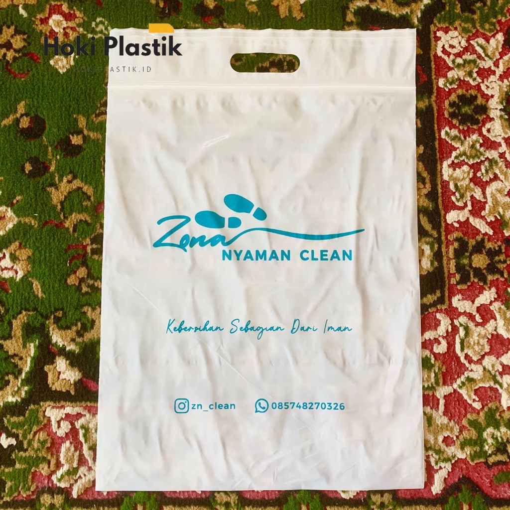 PLASTIK KLIP PLONG PE SABLON CUSTOM PLASTIC GAGANG POND KEMASAN OLSHOP BRANDING TOKO PACKING ZIPLOCK ZIP CUSTOME PLASTIC MURAH TEBAL TIPIS BESAR KECIL LEBAR PREMIUM GLOSSY TRANSPARAN BENING 25x35 20x30 30x38 BAJU CELANA HOODIE JAKET HIJAB JILBAB PEREKAT