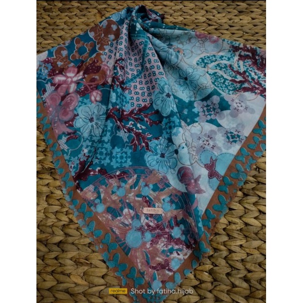 Hijab motif bunga by fatiha