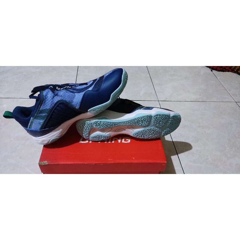 sepatu badminton lining ranger V lite