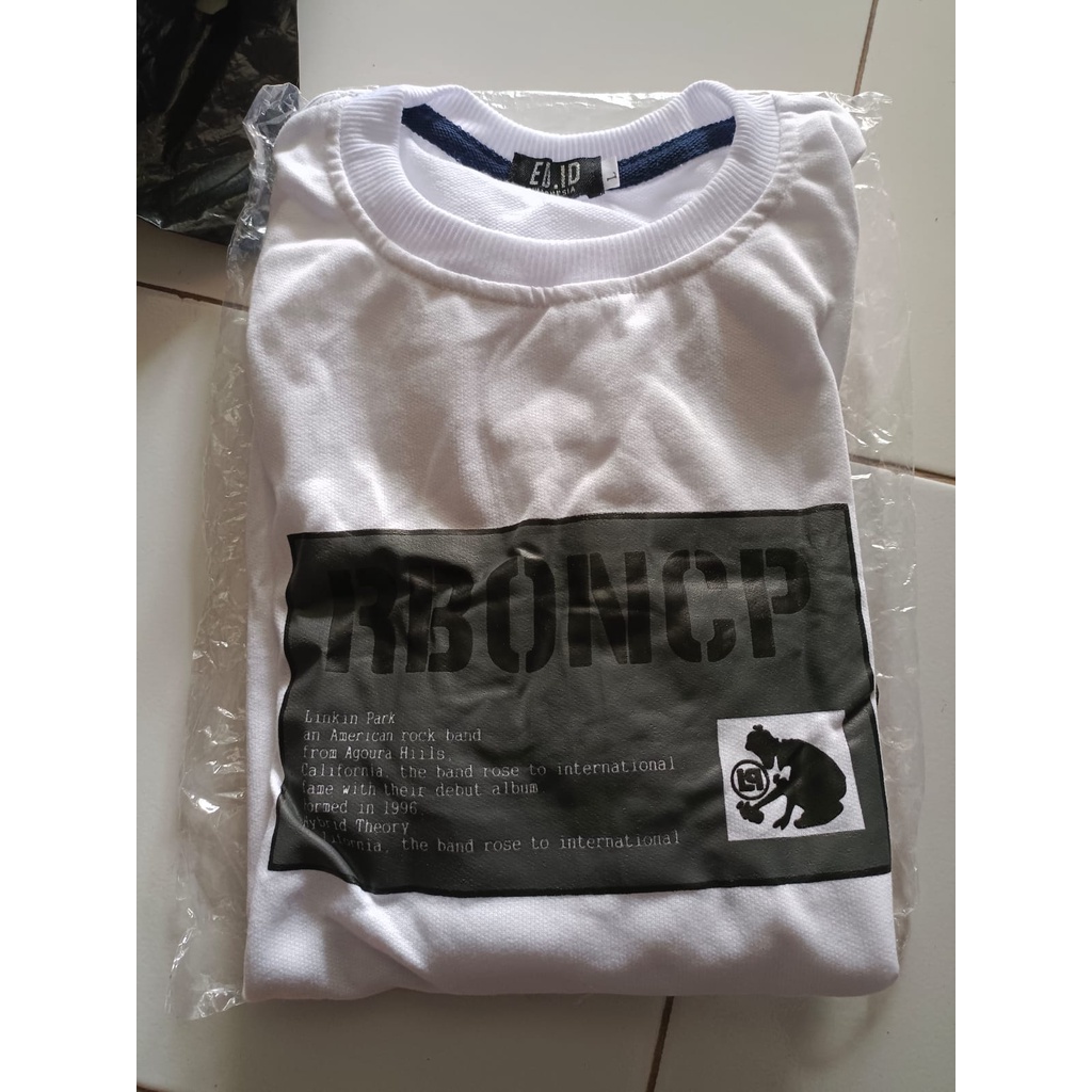 Kaos Motif Warna Putih - Kaos Laki Laki Lengan Panjang