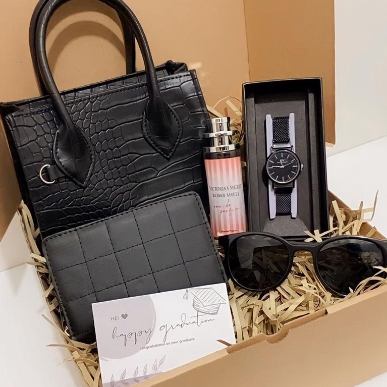 

LARIS (TK) Hampers kado cewek / Kado cewek / Gift Box Cewek / Kado Ulang tahun / Kado anniversary / Hampers Anniversary hnr