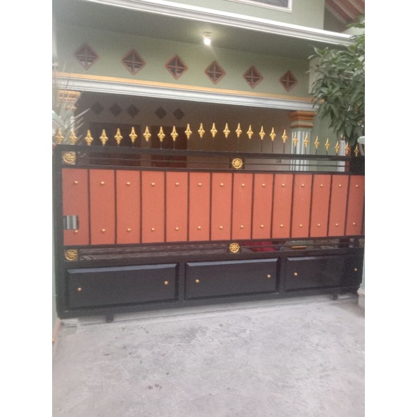 pintu  garasi motif ( kayu ) atau Wood plang