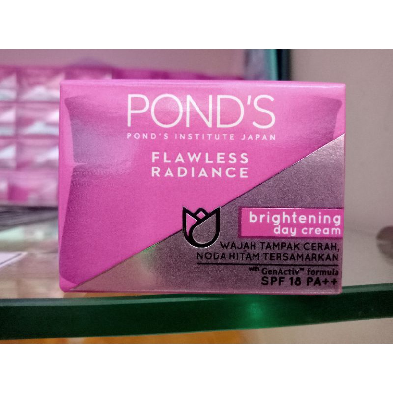 PONDS FLAWLESS DAY CREAM 10 GR/ PELEMBAB WAJAH