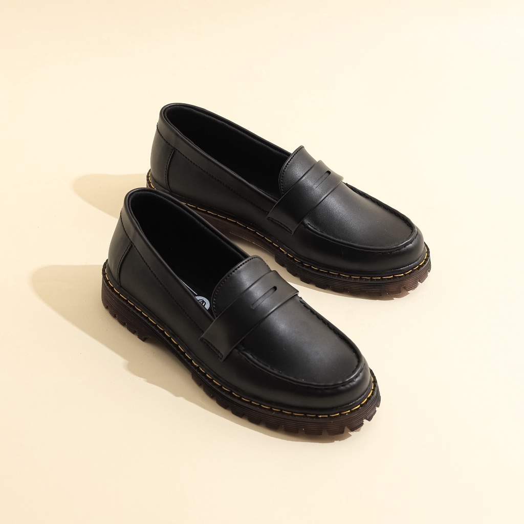 ARCHER BLACK ORIGINAL x LVNATICA Sepatu Loafers Hitam Pria Slip On Formal Casual Kerja Kantor Slop Resmi Kantoran Pesta Wedding Kondangan Nikah Selop Kasual Jalan Santai Hangout Kuliah Modern Penny Loafer Semi Kulit Premium Footwear Keren Terbaru Kekinian