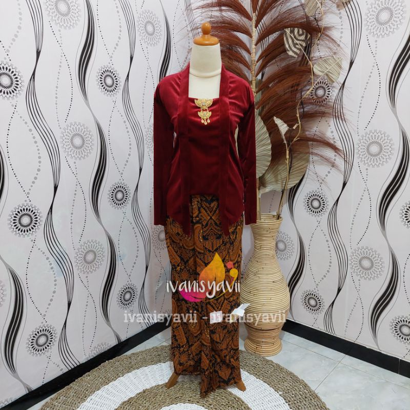 [Setelan] Kebaya + Jarik Instan | Model Pt01 / Nuansa Maroon