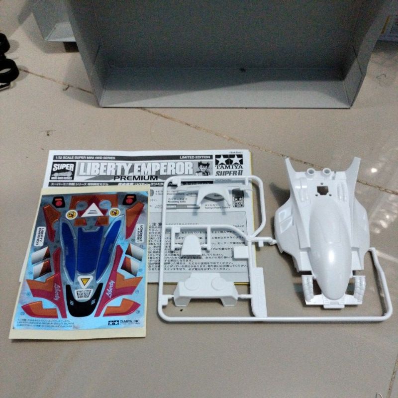 Tamiya Bodi /Body Liberty Emperor Premium + Decal