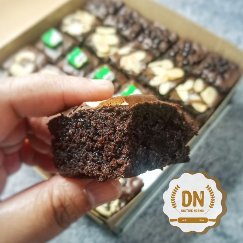 

RK12 Brownies Sekat uk.L 20x20 cm