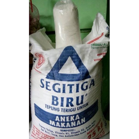 

Tepung Segitiga biru 1 kg