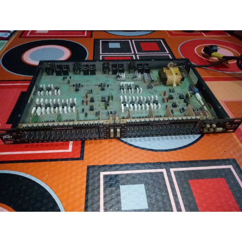 EQUALIZER PEAVEY 215 bekas