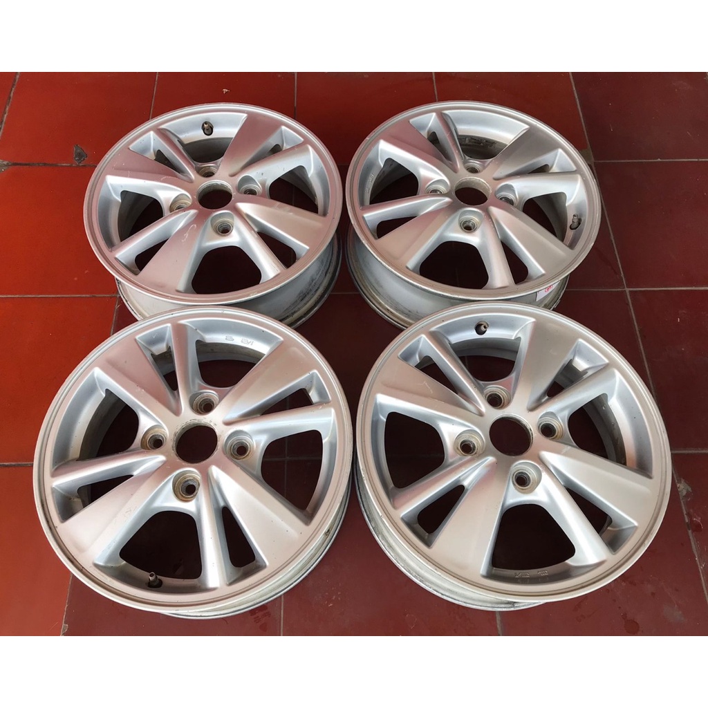 Velg Bekas Ori Copotan Mobil Oem STD AVANZA VELOZ Ring 15 Lebar 5 Hole 4X114,3 ET45 SILVER Untuk Mob