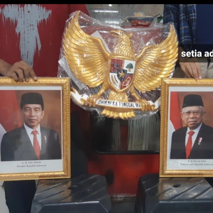 

SATU SET FOTO PRESIDEN, WAKIL PRESIDEN, GARUDA
