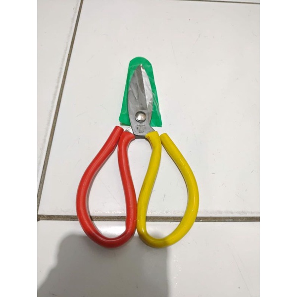 

GUNTING KODOK / GUNTING SUPER TAJAM / GUNTING SENG KAWAT / GUNTING POTONG KAIN