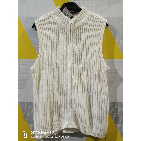 (PRELOVED) Preloved vest rompi rajut uniqlo