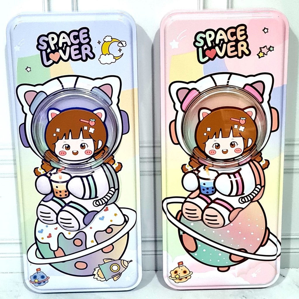 

Xiaolingjing Kotak Pensil Kaleng 3 Dimensi Girl AST 329 Timbul