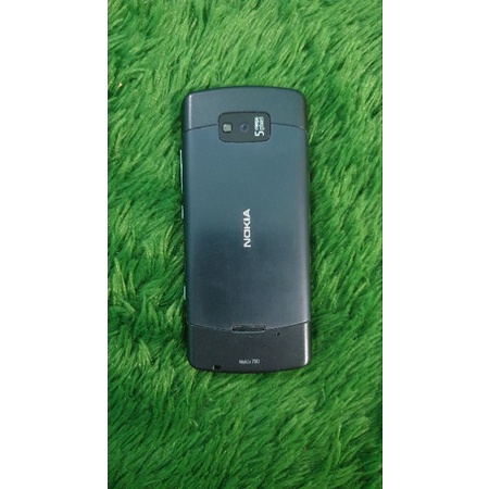 Nokia 700
